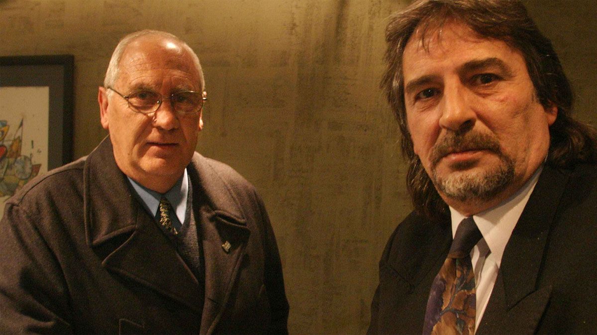 El Tono Alvaro está a la derecha de la foto. Está junto a Edgardo Peralta, quien fue dirigente del básquetbol de Mendoza.