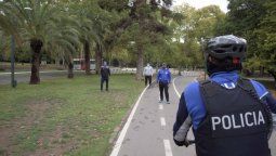 Coronavirus en Mendoza: profesores de la Subsecretaría de Deportes controlan las caminatas en el Parque