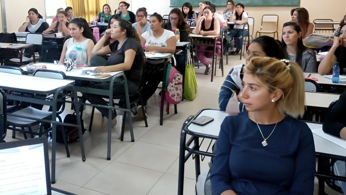 La DGE anunció que concretó el pago a unos 400 de los 731 estudiantes que están en el programa de becas para alumnos de carreras docentes prioritarias.