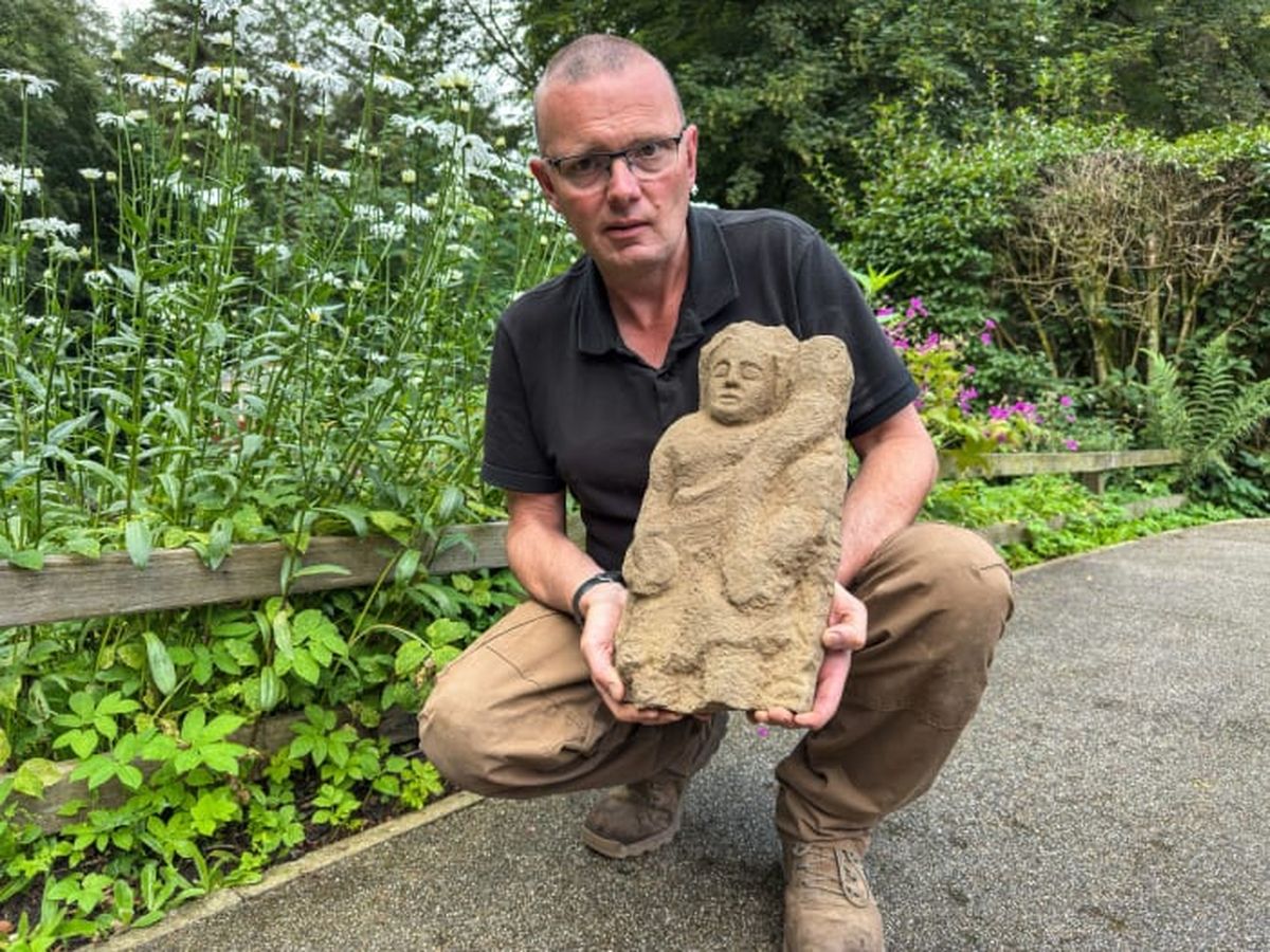 El arqueólogo aseguró que el descubrimiento de la estatua era como recibir la bendición del lugar en el que se estaba realizando la excavación. El arqueólogo aseguró que el descubrimiento de la estatua era como recibir la bendición del lugar en el que se estaba realizando la excavación.