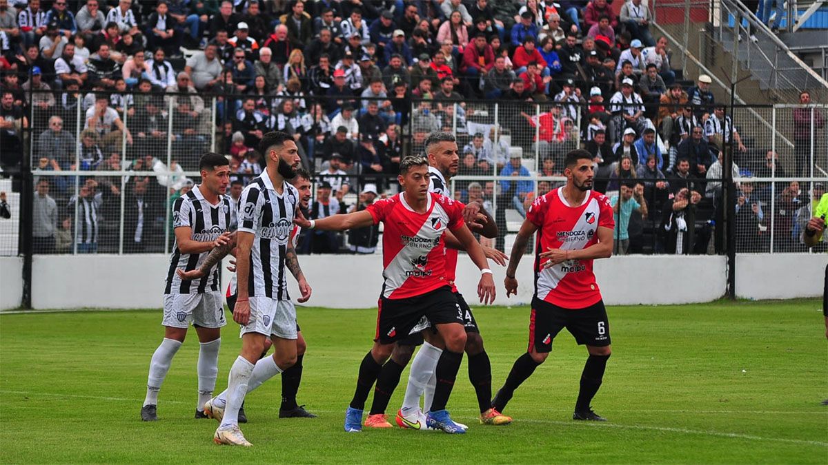 Deportivo Maipú empató con Chaco For Ever y no pudo cortar la mala racha