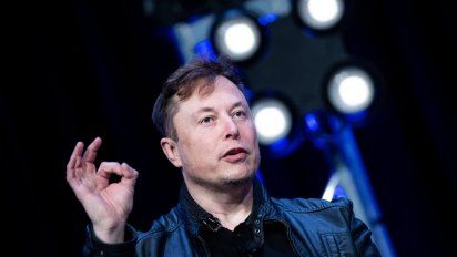 En la TV. Elon Musk presentará Saturday Night Live con Miley Cyrus.