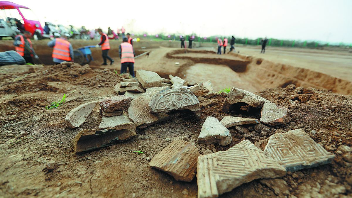 Investigadores de la Academia de Arqueología de Shaanxi trabajan en el sitio de Xianyang, en diciembre. ZHANG JIE / PARA CHINA DAILY.- &nbsp;