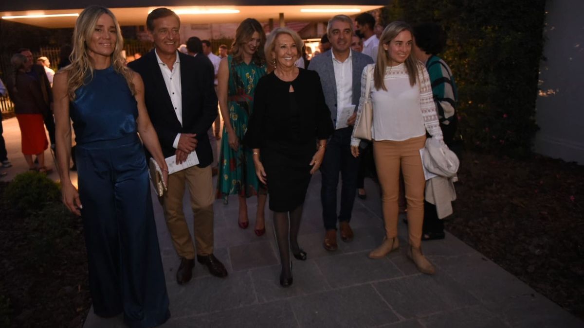 Susana Balbo y su hija Ana, recibieron a Rodolfo Suarez y su esposa y también al intendente de Luján, Sebastián Bragagnolo.