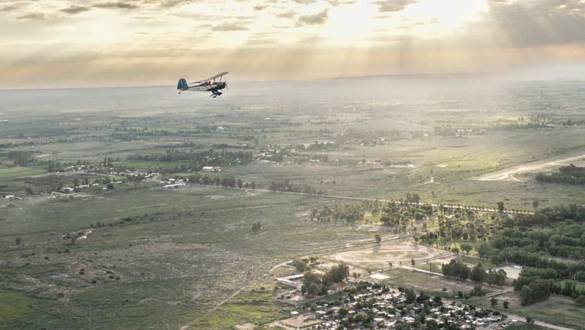 Tanto habían carreteado para probar, que cuando Humberto Fiadino salió a volar por primera vez con el Upa se quedó sin combustible y se le apagó el motor en el aire. Tanto habían carreteado para probar, que cuando Humberto Fiadino salió a volar por primera vez con el Upa se quedó sin combustible y se le apagó el motor en el aire.