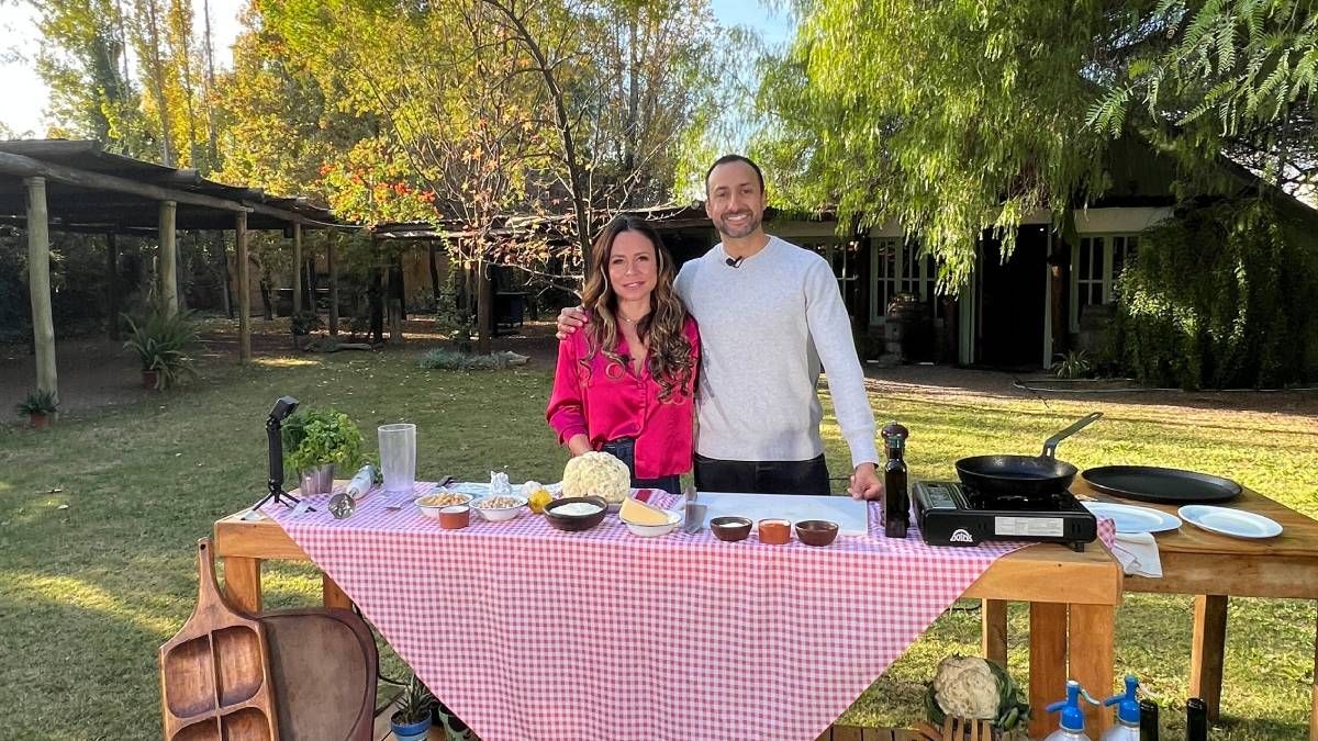 Romina Terranova y Nacho Molina, autores de Un bocado, comparten la receta coliflor con hummus. Romina Terranova y Nacho Molina, autores de Un bocado, comparten la receta coliflor con hummus.