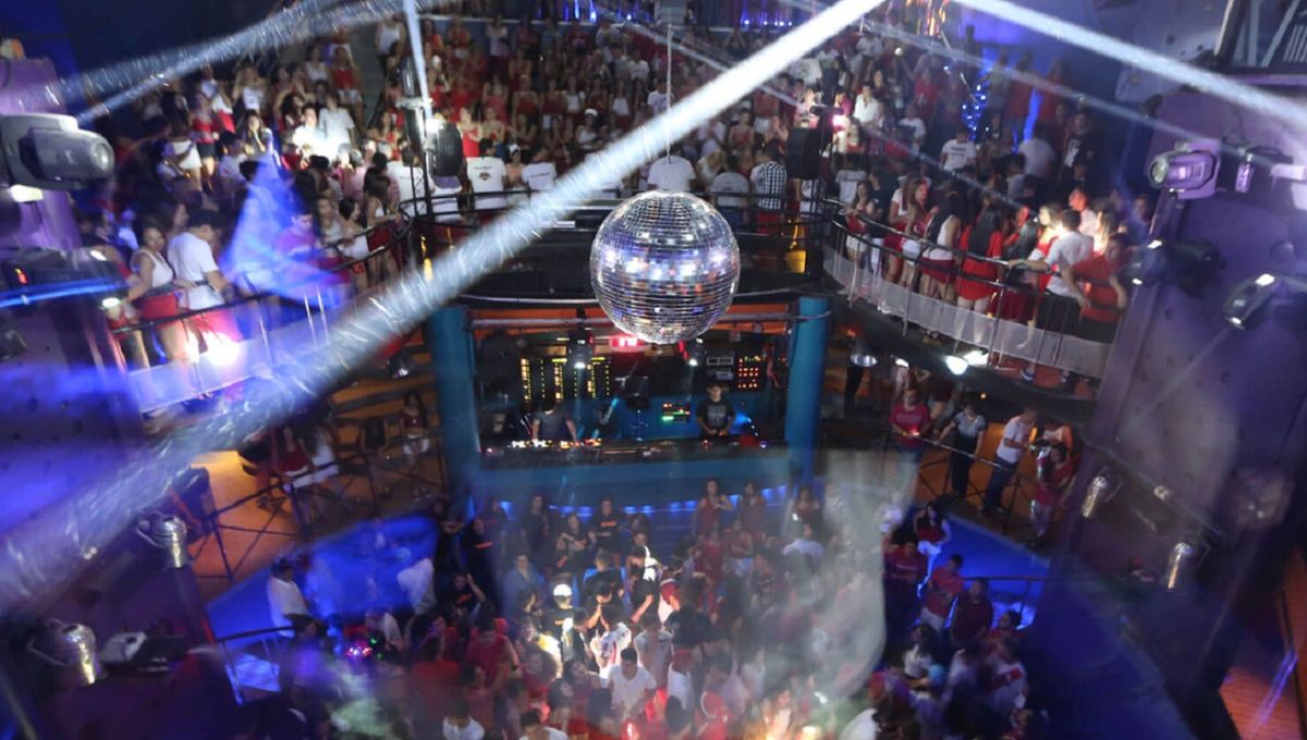 Las agencias de viaje realizan pre compras de los servicios para poder mantener el precio a sus clientes.