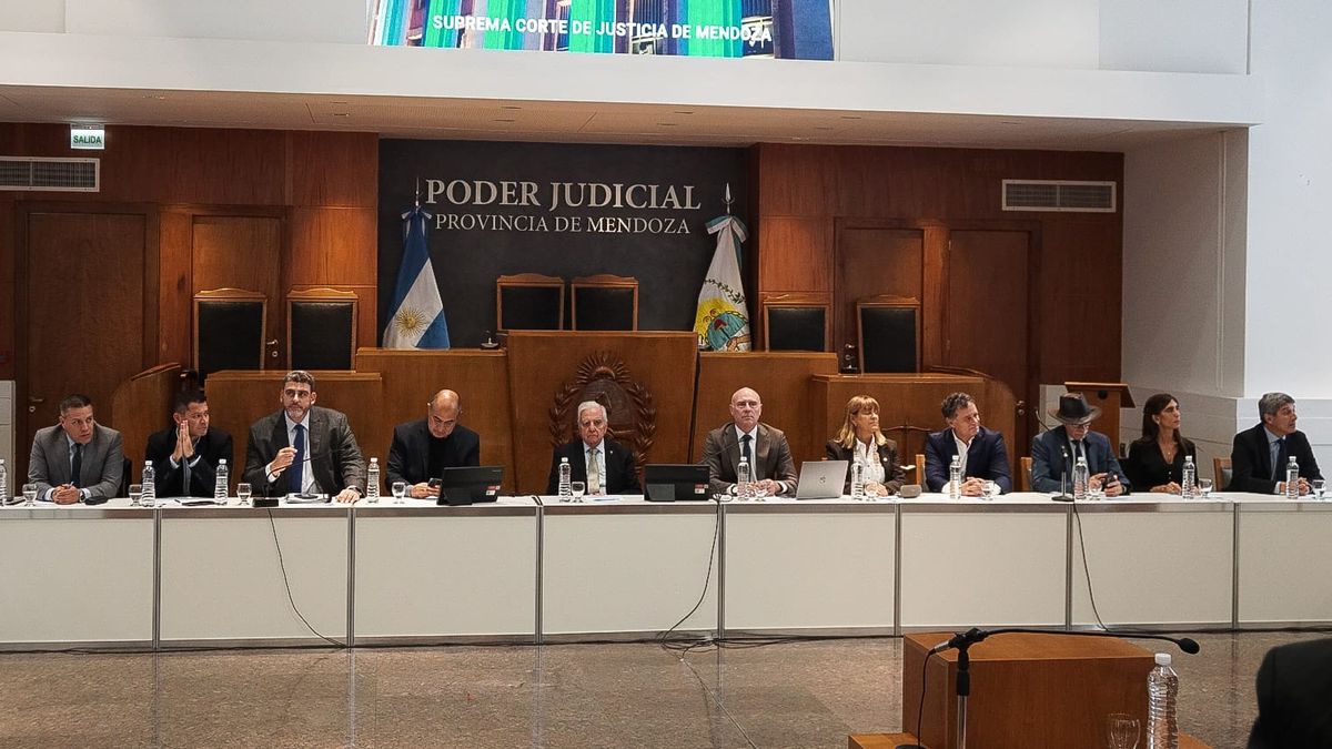Los miembros del Jury de Enjuiciamiento reunidos por el caso de Sebastián Sarmiento.