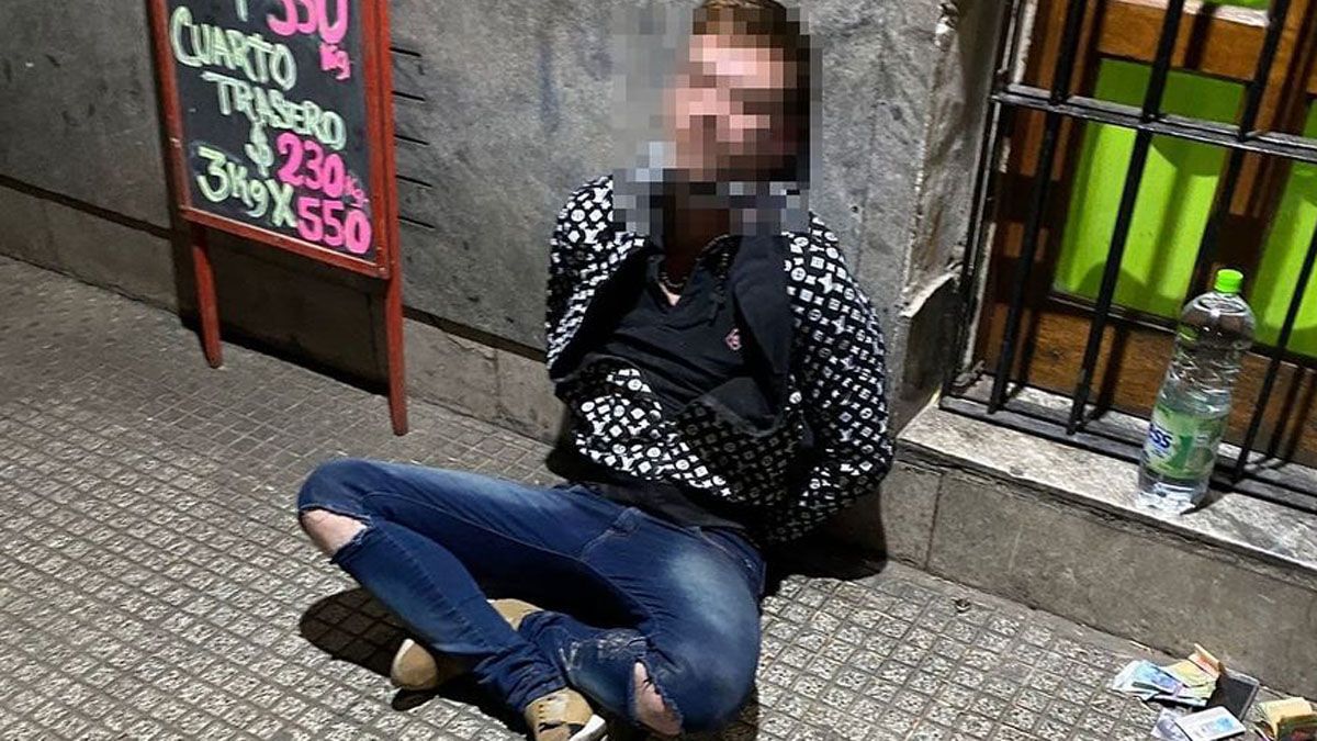 Fue detenido por atacar a su ex mujer en la calle y atropellar a un policía