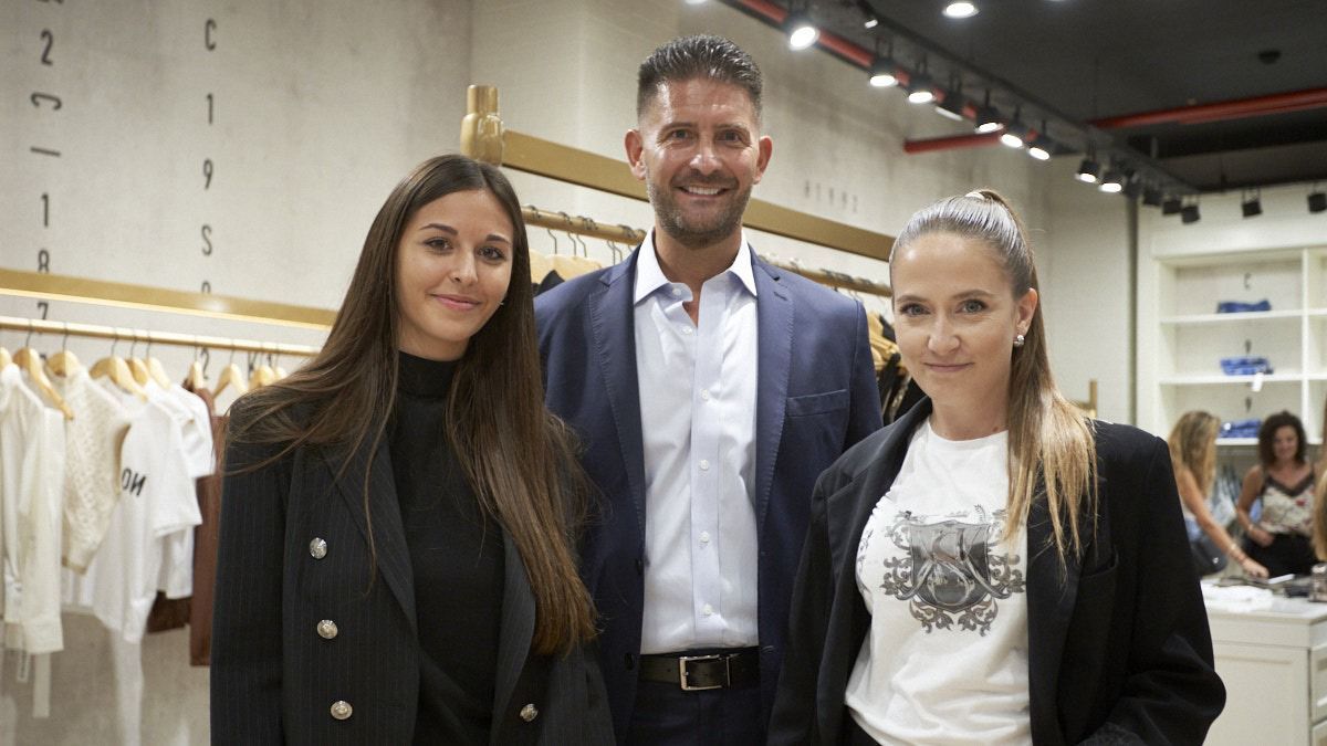Cristian Nuñez dueño del local, junto a las encargadas Antonella Nuñez y Lucia Cid Cristian Nuñez dueño del local, junto a las encargadas Antonella Nuñez y Lucia Cid