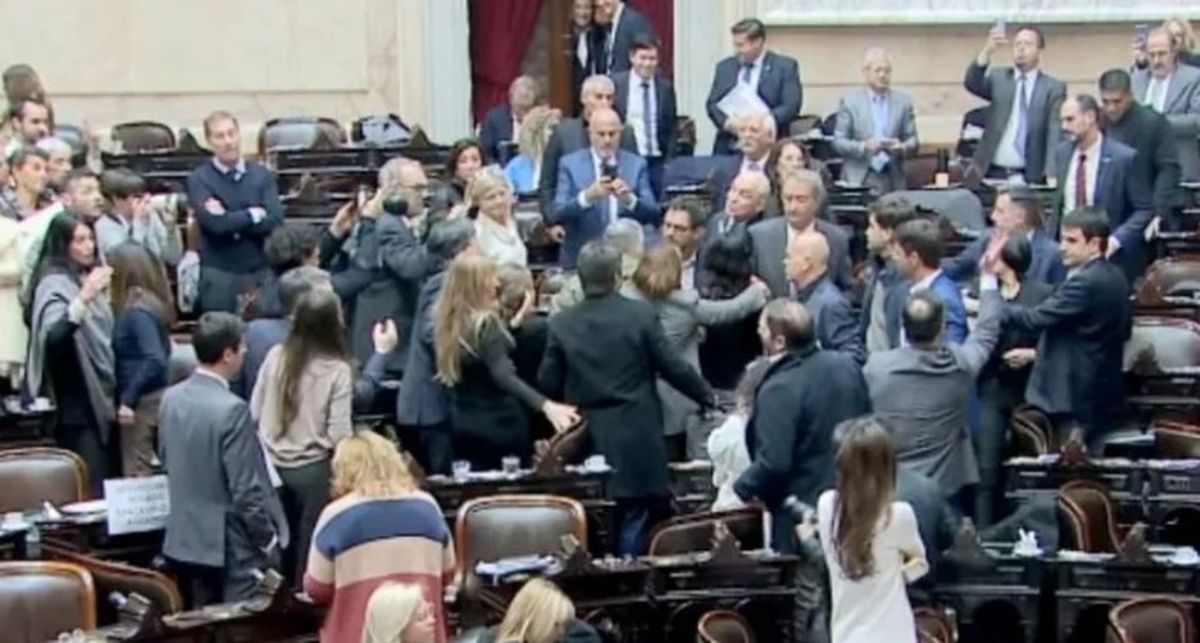 Una de las sesiones caldeadas en Diputados.