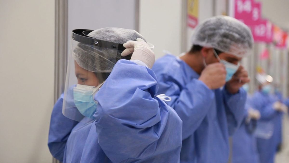 Aunque más aliviados, los servicios médicos del país siguen atentos al Covid.