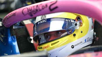 Franco Colapinto con los mecánicos de Alpine en los pits tras la FP3: Simplemente no estoy cómodo Franco Colapinto con los mecánicos de Alpine en los pits tras la FP3: Simplemente no estoy cómodo