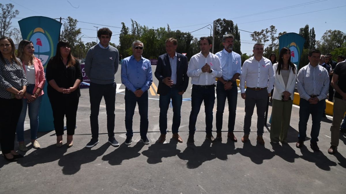 Tadeo García Zalazar estuvo acompañado por la cúpula radical en la inauguración del puente Juncal.