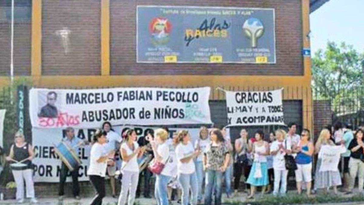 Padres de las víctimas lincharon al condenado por pedofilia. Padres de las víctimas lincharon al condenado por pedofilia.