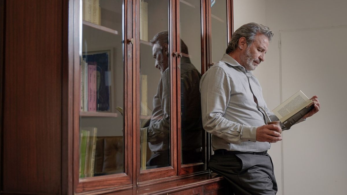 Dante Vega y los libros. Desde la infancia, la lectura fue alimento para su imaginación y para una mejor comprensión de la realidad. Dante Vega y los libros. Desde la infancia, la lectura fue alimento para su imaginación y para una mejor comprensión de la realidad.