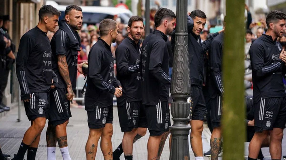 La Selección argentina se muestra muy unida mientras concentral en Bilbao, a la espera del partido ante Italia. Foto Foto: gentileza Rafael Mario Quinteros (Clarín).