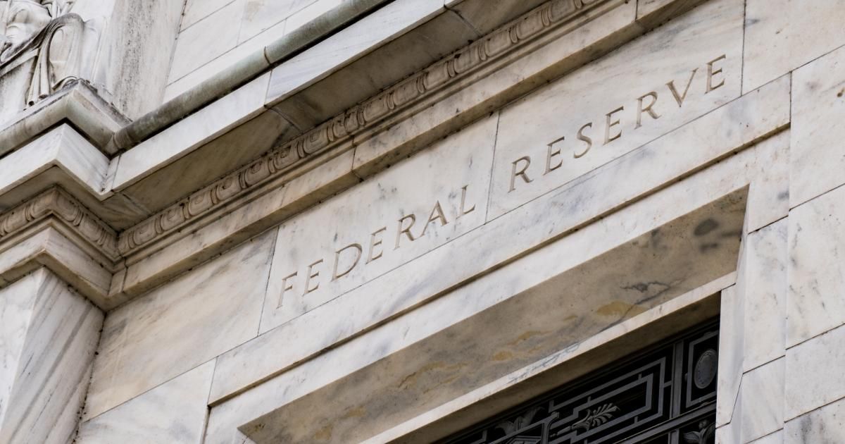 La Reserva Federal de Estados Unidos advirtió que los aranceles de Donald Trump pueden frenar el crecimiento y traer inflación.
