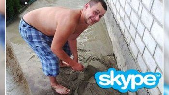 Un joven se suicidó frente a un grupo de usuarios que lo arengaba por webcam