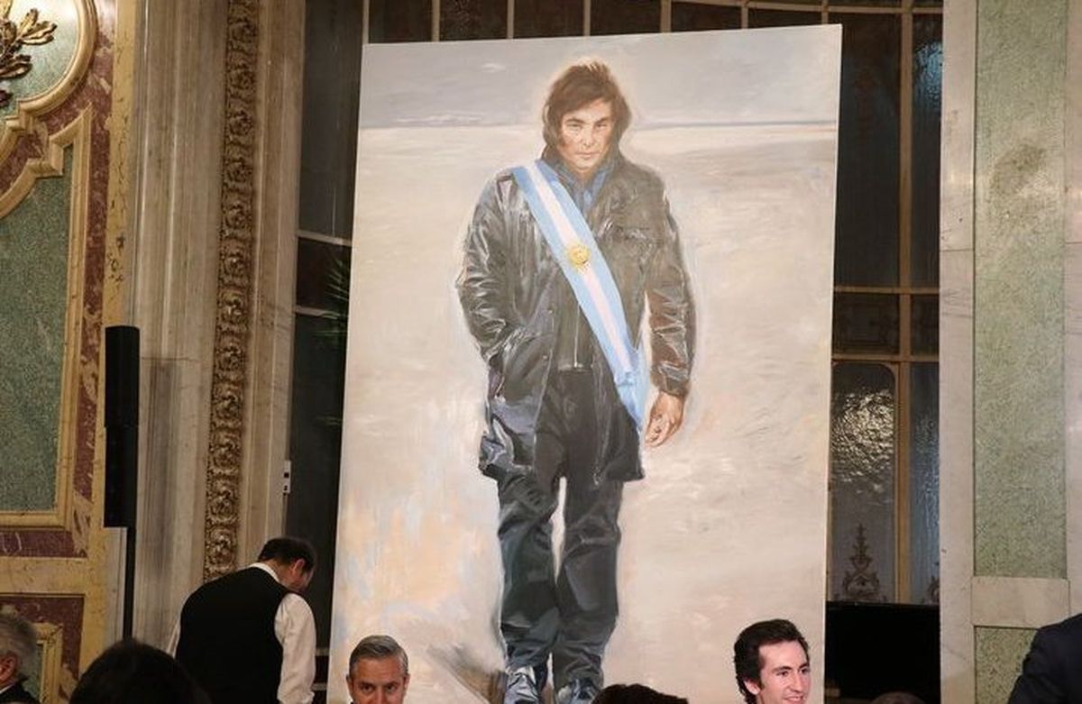 En España le regalaron este cuadro a Javier Milei. En España le regalaron este cuadro a Javier Milei.