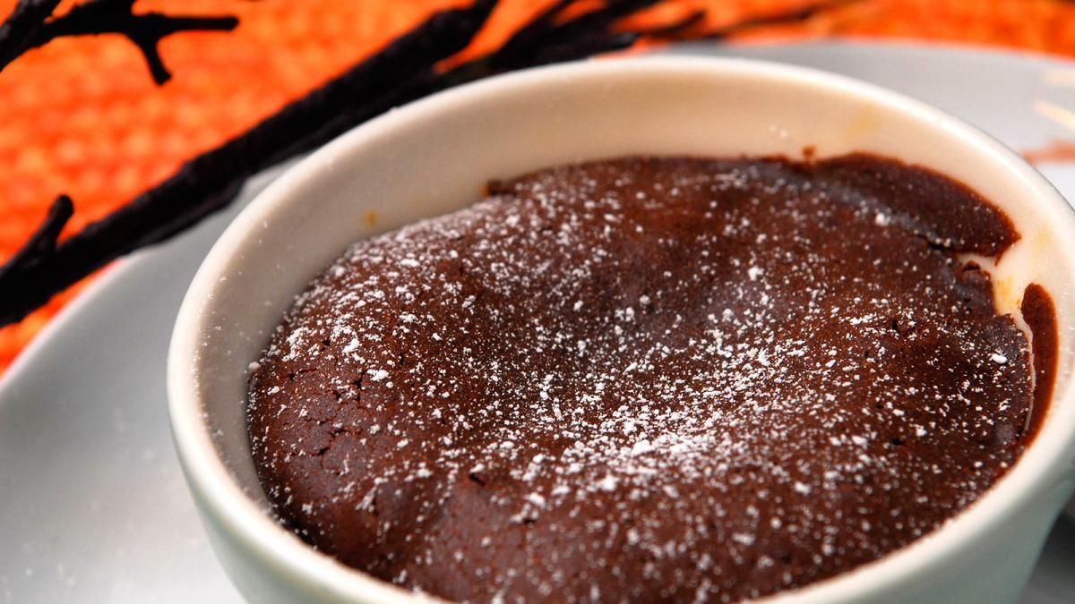 Torta soufflé de chocolate, una de las recetas de pastelería más suaves y exquisitas. Torta soufflé de chocolate, una de las recetas de pastelería más suaves y exquisitas.
