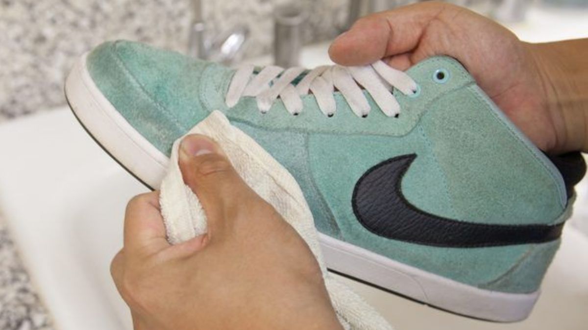 Inédito truco casero sin bicarbonato: deja las zapatillas de gamuza ...