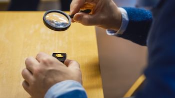 Descubrimiento en Noruega deja sin palabras a los arqueólogos: un amuleto de oro más antiguo que los vikingos Descubrimiento en Noruega deja sin palabras a los arqueólogos: un amuleto de oro más antiguo que los vikingos