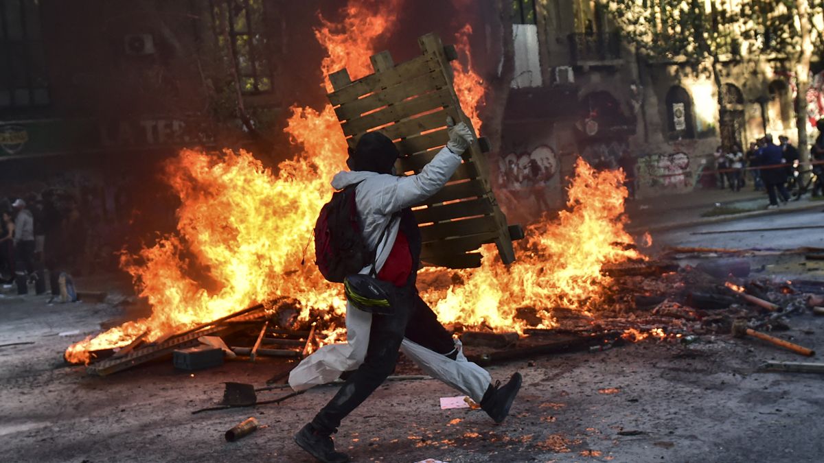 Chile no puede salir de la espiral violencia política.