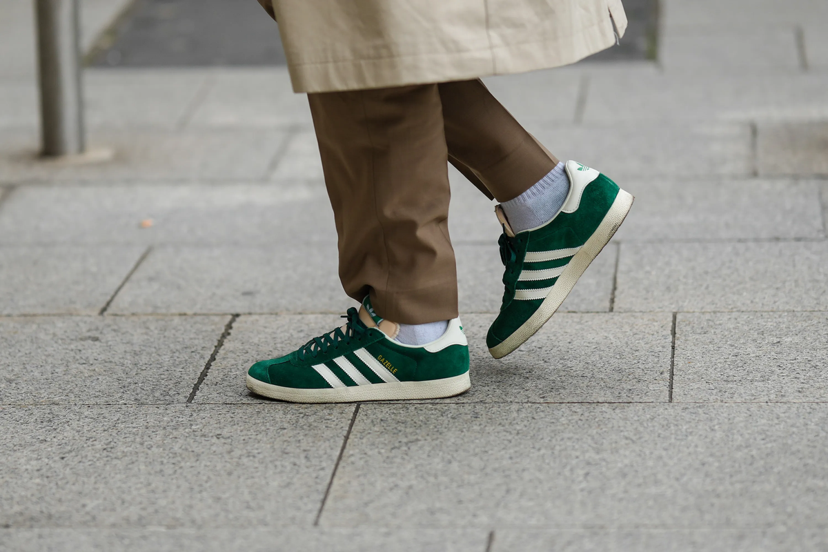 Si tienes una mancha en tus zapatillas de gamuza