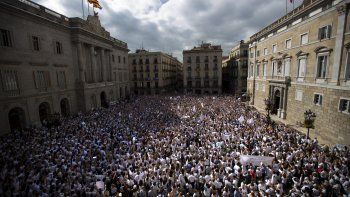 Multitudinarias marchas por la unidad de España y el diálogo con Cataluña