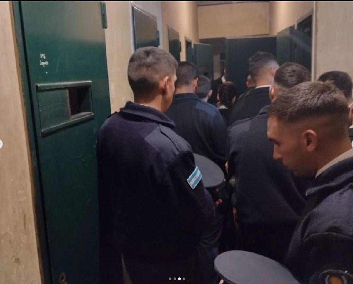 Impactante. Futuros policías recorrieron las celdas de lo que fue el D-2.