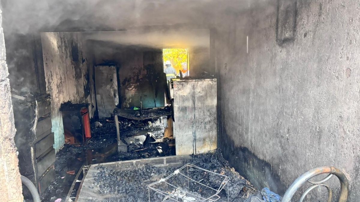 Así quedó el interior de la casa donde se produjo el incendio. Foto: Matías Pascualetti/Radio Nihuil. Así quedó el interior de la casa donde se produjo el incendio. Foto: Matías Pascualetti/Radio Nihuil.