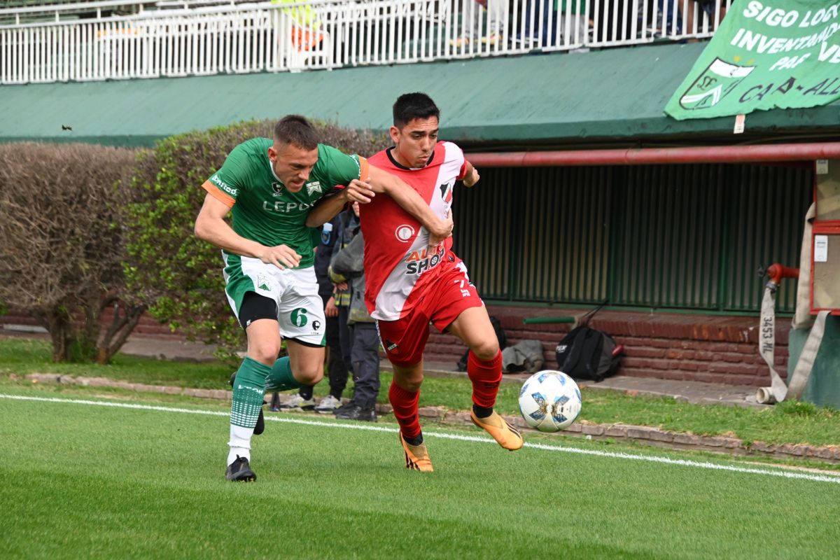 MIsael Sosa del Deportivo Maipú tuvo una tarde redondita en Caballito