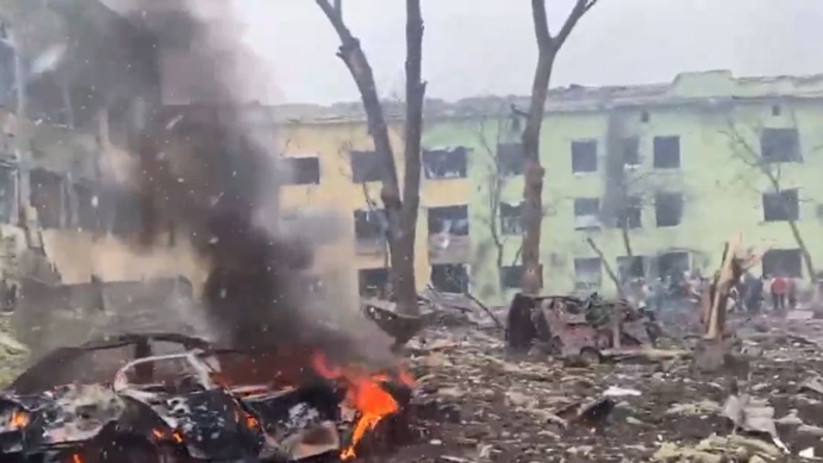 Bombardeo a Mariúpol.