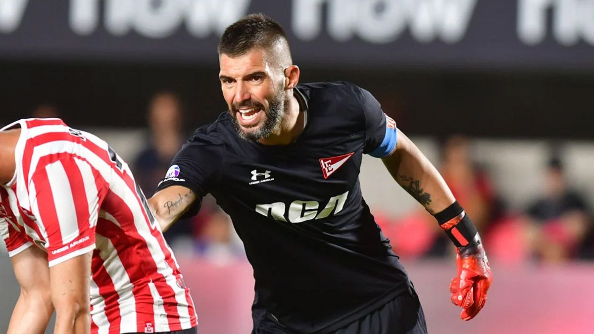 Mariano Andújar no soportó que lo cargaran con su padre fallecido.