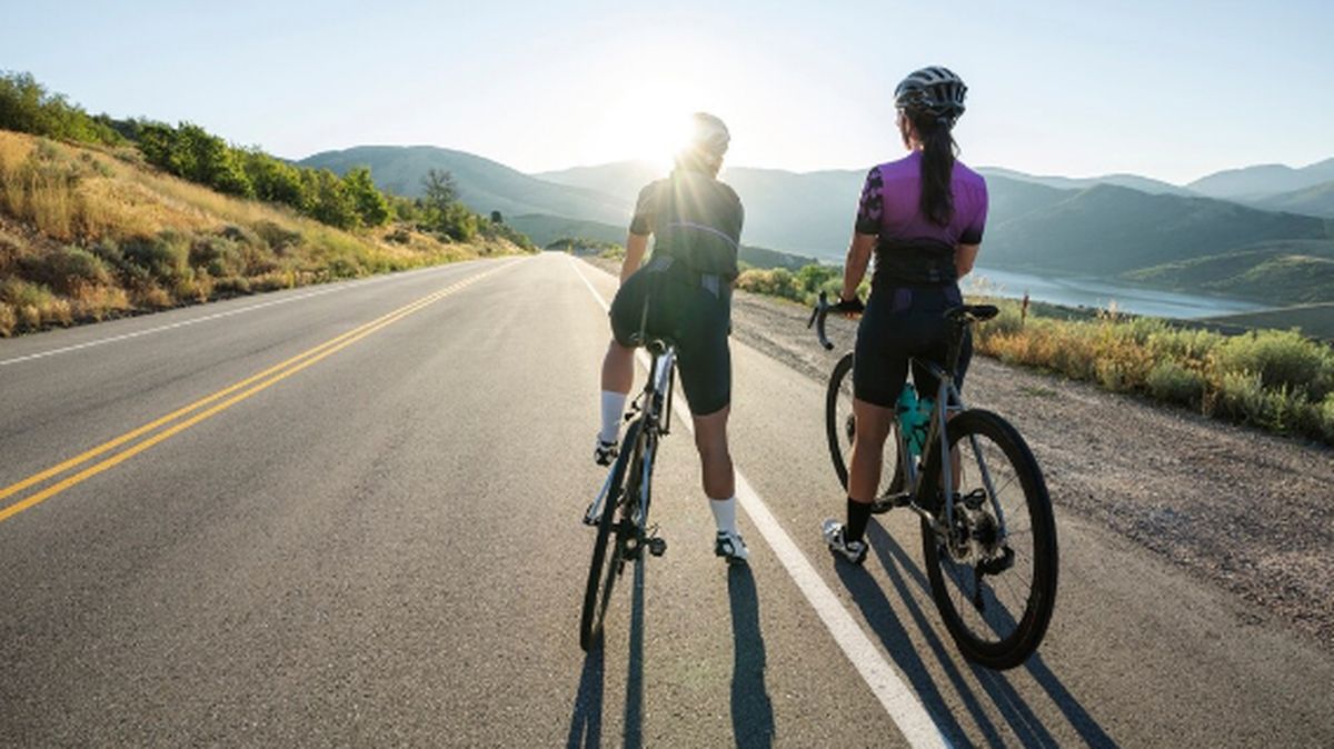 En Argentina está prohibido por ley circular por autopistas. En Argentina está prohibido por ley circular por autopistas. 