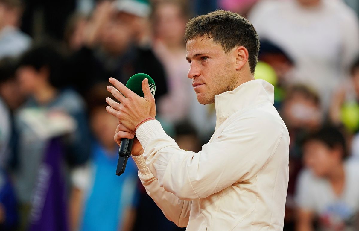 El Peque se despidió con emoción en París.