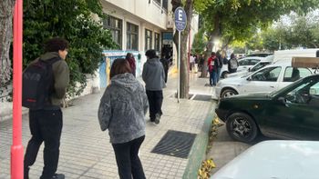 Detuvieron a la madre del alumno que llevó una réplica de arma de fuego a una escuela de Mendoza