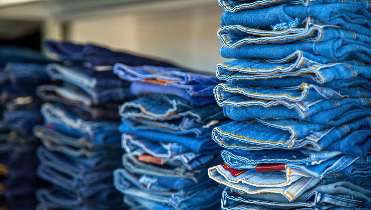 Con el paso del tiempo, la tela de jean se ha vuelto más elástica, suelta y liviana Con el paso del tiempo, la tela de jean se ha vuelto más elástica, suelta y liviana