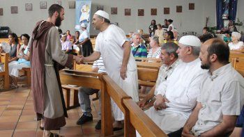 Tras el ataque a una iglesia, musulmanes franceses participaron de misas católicas