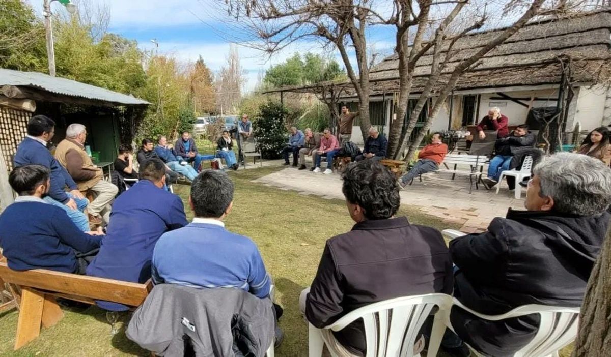 La reunión en la que se concretó oficialmente la incorporación de Encuenjtro Mendoza a La Unión Mendocina La reunión en la que se concretó oficialmente la incorporación de Encuenjtro Mendoza a La Unión Mendocina