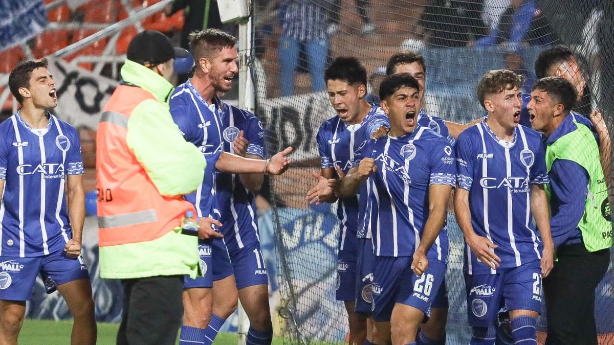 Mateo Mendoza celebrates his goal for Godoy Cruz in the Copa Sudamericana.