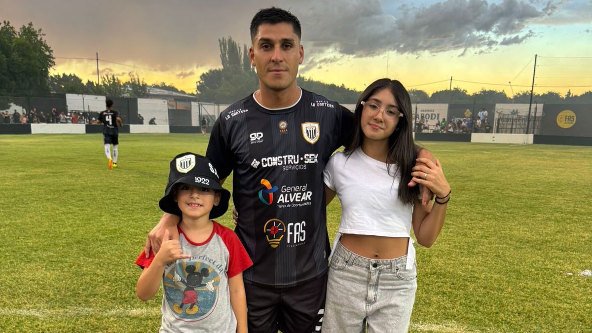 Nicolás Inostroza está con sus dos hijas Zoe y Dominick