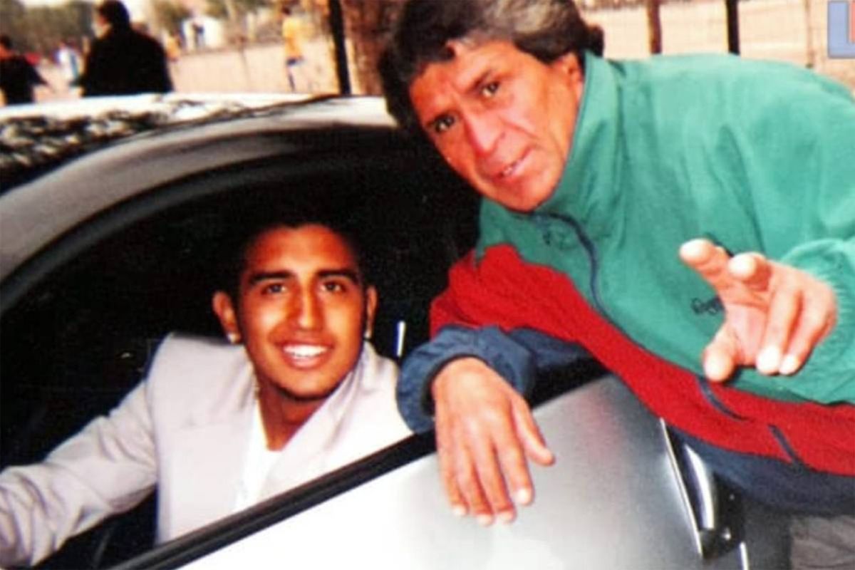 Arturo Vidal y su padre Erasmo Vidal, en una foto que ya tiene bastantes años.