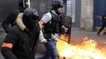 Un fotógrafo perdió una mano en una manifestación de los 
