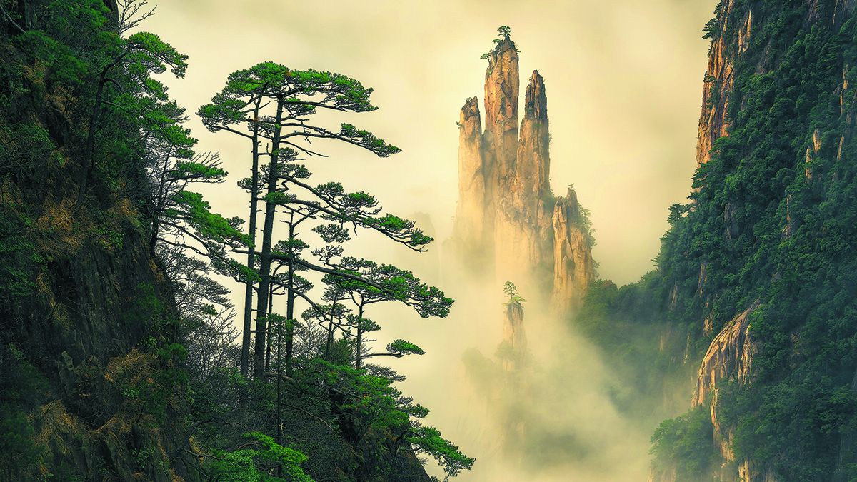La montaña Huangshan en la provincia de Anhui es conocida por sus imponentes picos