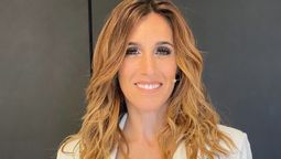 Soledad Pastorutti festejó su 43 en micro-bikini neón y paralizó la playa