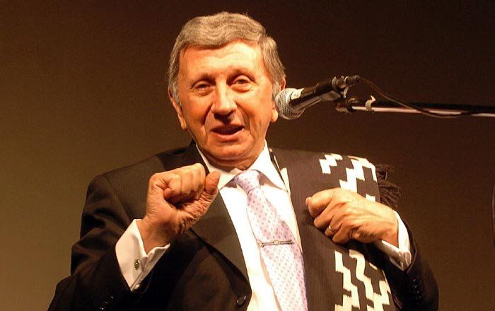 La está peleando