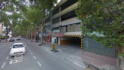 Asaltaron a un hombre en su trabajo y lo dejaron encerrado en un baño