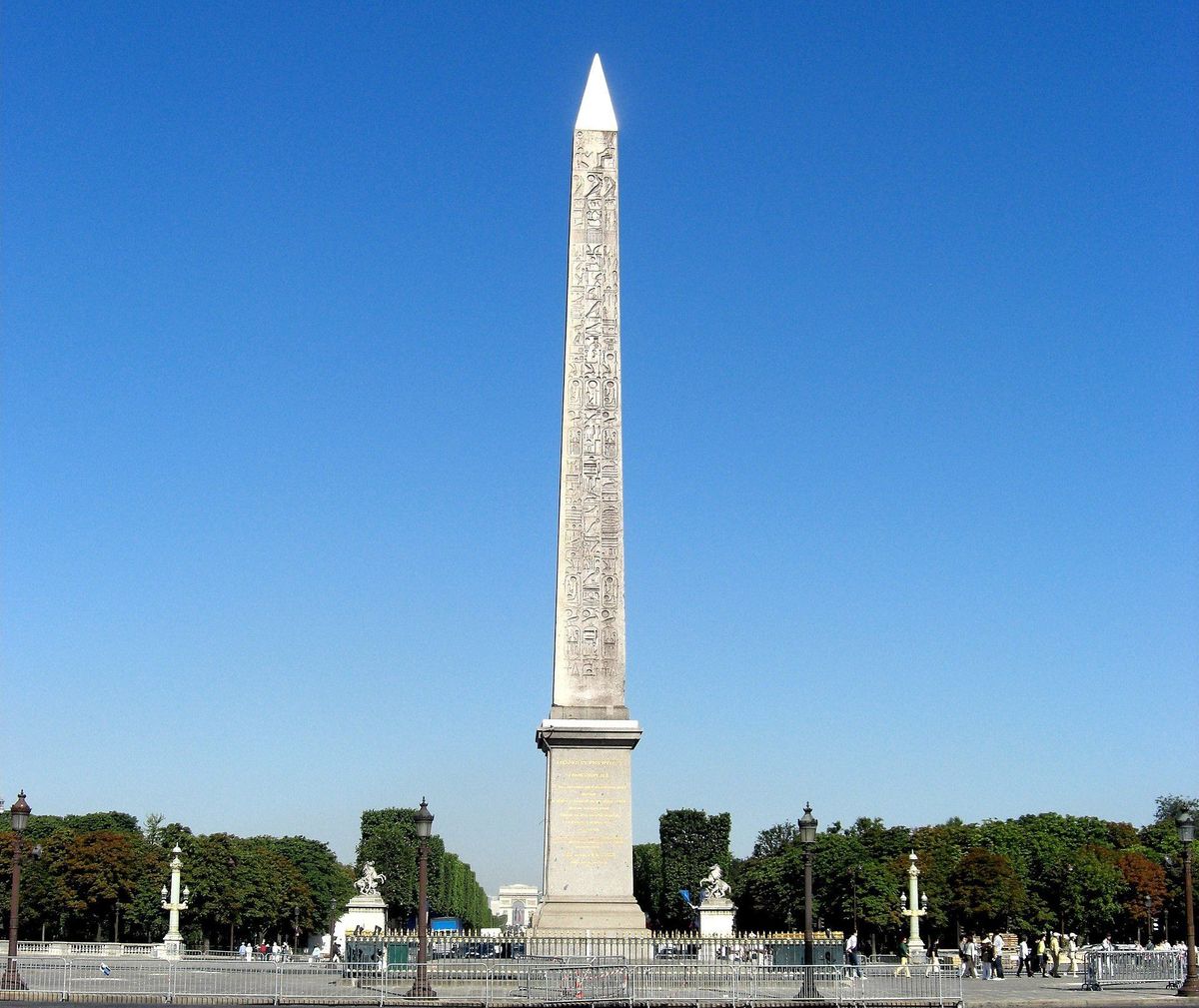 El obelisco de Luxor, protagonista de un nuevo descubrimiento. El obelisco de Luxor, protagonista de un nuevo descubrimiento.
